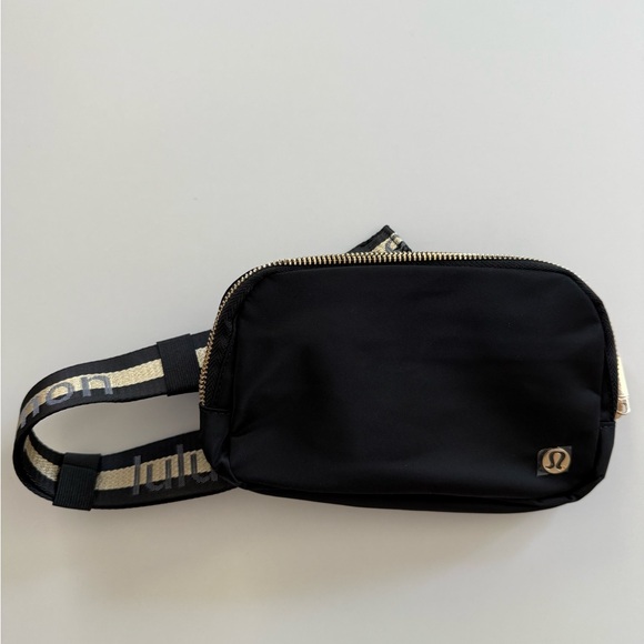 Lululemon everywhere belt bag 1L - Picture 1 of 3